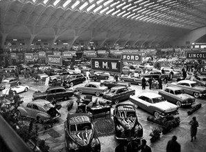 europa, italia, piemonte, torino, salone dell'automobile, veduta del salone, 1955