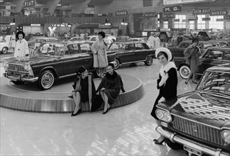 europe, italie, piedmont, turin, salon de l'automobile, stand fiat, 1963
