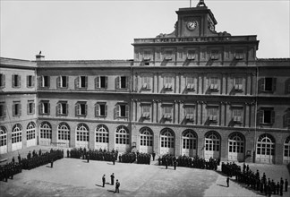 europa, italia, toscana, livorno, veduta dell'accademia navale con i cadetti nel piazzale della regia, 1920 1930