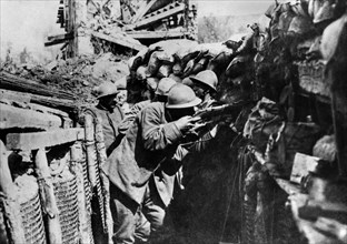 europe, italie, friuli venezia giulia, gorizia, soldats italiens dans les tranchées, 1915 1918