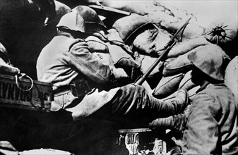 europe, italie, veneto, vicenza, soldats italiens dans les tranchées du col d'echele, 1915 1918