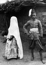 afrique, eritrea, tigrai, un ascari et son épouse, 1920 1930