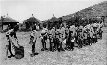 afrique, ethiopie, ascari à la distribution de la ration, 1920 1930