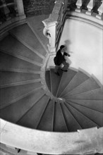 italie, campanie, padula, escalier en colimaçon de la chartreuse de san lorenzo, 1920 1930