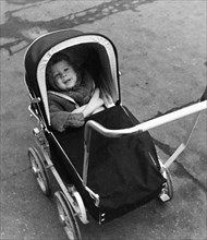 enfant dans un landau, 1952