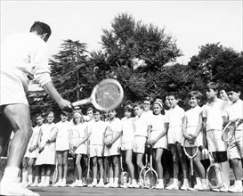 leçon de tennis en groupe, 1965