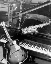 instruments de musique, jazz, guitare électrique, saxophone, trompette et clarinette, 1959