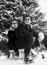 madonna di campiglio, touristes dans un traîneau sur la neige, 1956