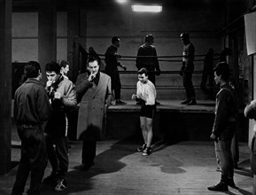 le réalisateur luchino visconti pendant le tournage de "rocco e i suoi fratelli", 1960