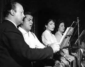 tito gobbi, giuseppe di stefano, maria callas, adriana lazzarini pendant l'enregistrement de "rigoletto", 1962