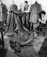 service du vatican, boutique de tailleur spécialisée dans les vêtements religieux, 1958