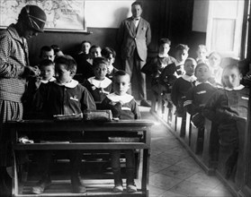 italie, lutte contre le paludisme, échantillon de sang dans une école, 1920