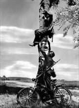 guerre, armée allemande soldats cyclistes observant, 1940