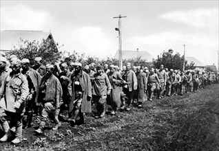 guerre, prisonniers russes en route vers les camps de concentration, 1942