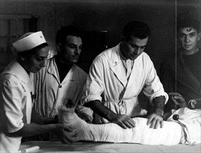 guerre, marine, navire-hôpital, plâtre pour les jambes, 1939
