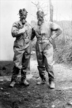 guerre, soldat avec masques à gaz pirelli, 1915-18