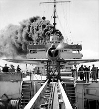 avion sur la rampe du navire miraglia, 1947