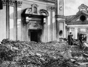 service de l'éruption du vésuve le 4 avril 1906, vésuve, la lave bloque l'église de sant'anna à boscotrecase, 1906