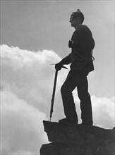 l'alpinisme, arrivé au sommet c'est agréable de profiter de la vue, 1963