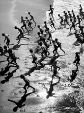 camps de marins, enfants sortant de la mer, 1939