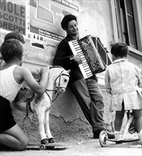 milan, accordéoniste itinérant, 1959