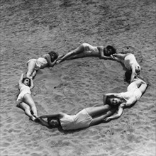 italie, lido de venise, gymnastique sur la plage du lido, 1926
