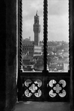 toscane, florence, palazzo vecchio depuis l'une des fenêtres jumelles du campanile de giotto, 1900 1910