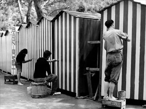 liguria, paraggi, repeindre les cabines, 1953