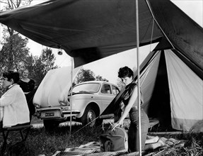 une tente avec véranda, 1960