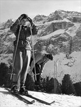 sport, adige du sud, skieurs sur le groupe sella à val gardena, 1955