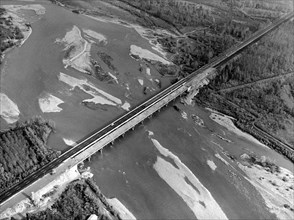 vue aérienne du pont sur la rivière sesia, 1962