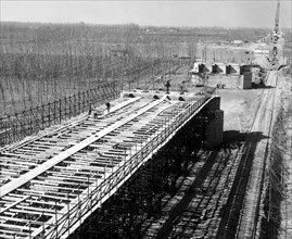 pont sur la rivière po en construction, 1958