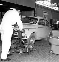 automobiles, entretien, contrôle des pneus, 1966