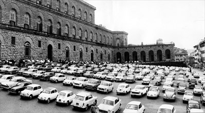 voitures de florence sur la piazza pitti, 1963