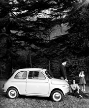 une famille et la fiat 500, 1958