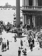 touristes sur la piazza san marco, 1964