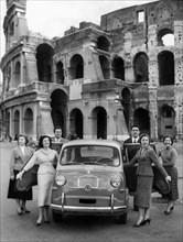 en voyage à rome dans une fiat 600 multipla, 1956