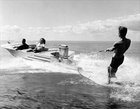 sport, ski nautique avec hors-bord, 1960