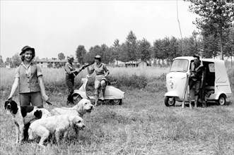 sortie de chasse avec lambretta 175 tv et lambretta van, 1958