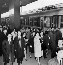 travailleurs arrivant à la gare, 1962
