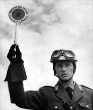 un agent de la police de la circulation, 1963