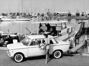 voiture fiat au port, 1963