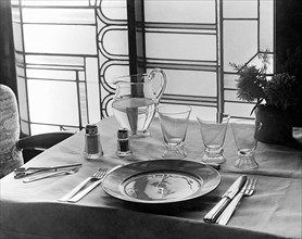 table dressée sur le paquebot victoria, 1957