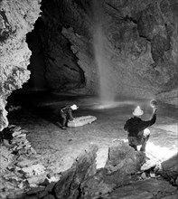 lac à l'intérieur de la grotte de l'intérieur de l'espace rio mart.r.l., 1957