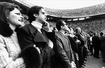 milan, spectateurs au san siro pendant un match de football, 1971