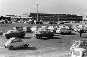 italie, lombardie, milan, vue extérieure du nouvel ortomercato di milano, 1967