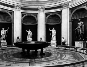 The round room of the Pio Clementino Museum. 1967