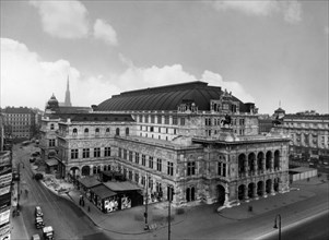 Wiener staatsoper. opera house. vienna 1954