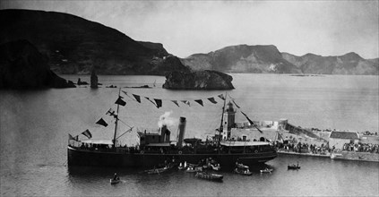 Lazio. view of the port of ponza. 1910