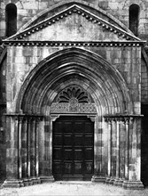 Lazio. priverno. main door of the abbey of fossanova. 1910-20
